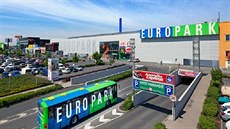 Busy do Europarku jezdí ze Zbraslavic, Zrue a lebu.