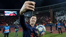 SELFIE S FANOUKY. Robert Lewandowski vstelil tyi góly proti Crvené zvezd...