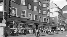 Pohled z Nádraní ulice v centru Ostravy do lokality Karolina v 70. letech.