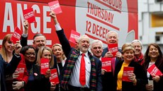 Lídr britských labouristů Jeremy Corbyn představil volební program. (21....
