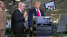 Americký prezident Donald Trump v rámci návtvy texaské továrny Applu naznail...