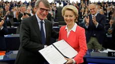 Prezident Evropského parlamentu David Sassoli s novou pedsedkyni Evropské...