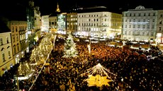 S rozsvícením vánočního stromu zároveň odstartovaly na náměstí Svobody a...