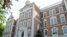 Budova Hotelové �koly, obchodní akademie a st�ední pr�myslové �koly v teplické...