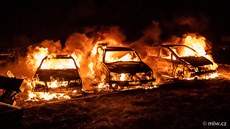 Na bývalém hrani�ním p�echodu v Rumburku v noci sho�ela t�i osobní auta.