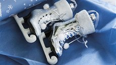 Ozdoby v trendu Ledových Vánoc p�ipomínají pohádku o Sn�hové královn�.