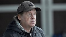 Trenér Petr Rosol na st�ída�ce Kadan�.