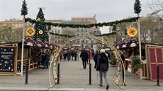 Na náměstí Míru začaly 20. listopadu vánoční trhy.