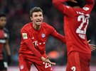 Thomas Müller z Bayernu Mnichov se roziluje bhem zápasu proti Leverkusenu.