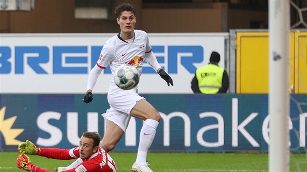 Patrik Schick stl prvn gl Lipska v utkn nmeck ligy proti Paderbornu.