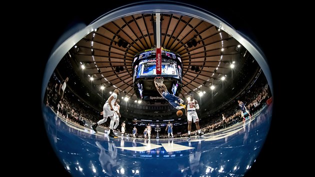 Furkan Korkmaz (30) z Philadelphie smeuje do koe New Yorku.