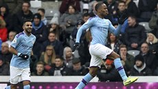 Raheem Sterling, útoník Manchesteru City, se raduje ze vsteleného gólu proti...