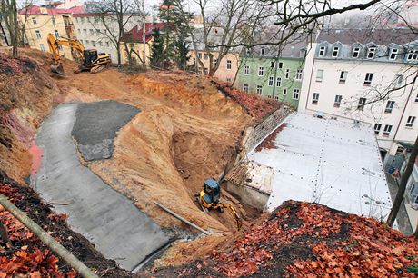 Sanace svahu mezi parkem Anny Politkovské v ulici Krále Jiího a domy na tíd...