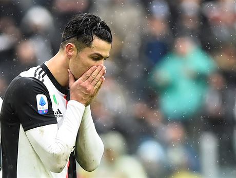 Cristiano Ronaldo bhem utkn Juventusu proti Sassuolu.