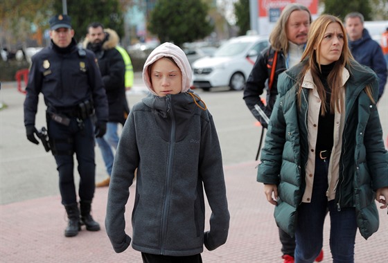 Ekologická aktivistka Greta Thunbergová picestovala z Lisabonu do Madridu. (6....