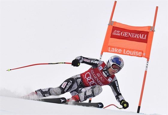 DRUHÝ SJEZD. Ester Ledecká projídí tratí druhého sjezdu v Lake Louise.