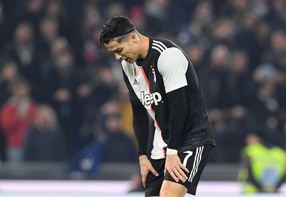 Cristiano Ronaldo z turínského Juventusu se snaží vzpamatovat z porážky na půdě...