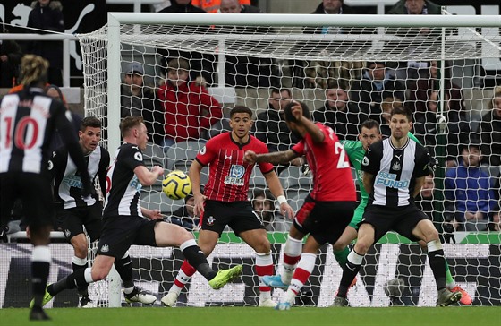 Momentka zápasu anglické Premier league mezi Newcastlem a Southamptonem.