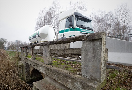 Radikální přestavby se dočká například most přes Robečský potok mezi obcemi...