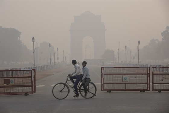Smog v ulicích indického Nového Dillí (listopad 2019)