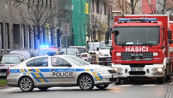 V Šámalově ulici v Brně-Židenicích našli policisté v bytě mrtvého muže a velké...