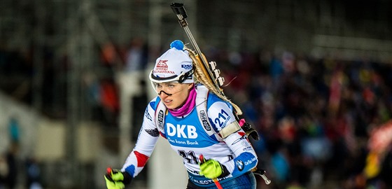 Eva Puskaríková na trati vytrvalostního závodu v Östersundu.