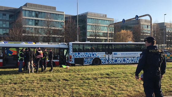 Na Chodově se srazily dva autobusy. (4.12.2019)