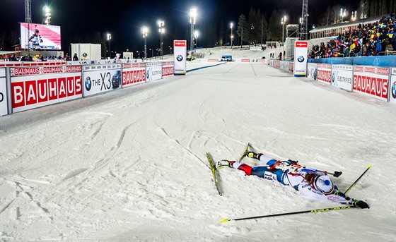 Vyčerpaná Veronika Vítková v cíli sprintu v Östersundu