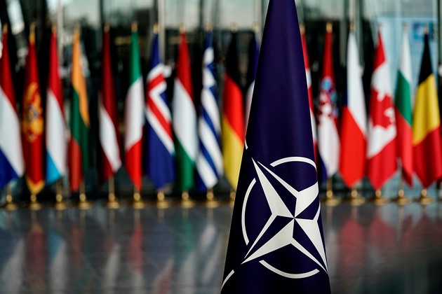 NATO odebralo akreditaci osmi Rusům, jsou to podle něj agenti tajné služby