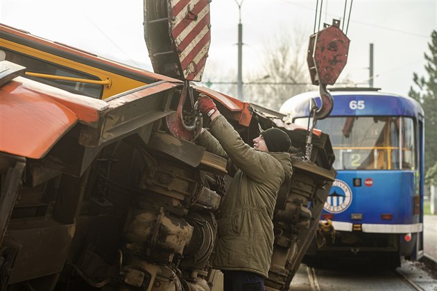 V libereckém Dolním Hanychov se ráno srazily dv tramvajové soupravy, zadní...