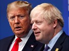 Americký prezident Donald Trump (vlevo) a britský premiér Boris Johnson na...