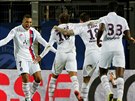 Fotbalisté PSG se radují z gólu v utkání s Montpellier.