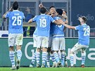 Fotbalisté Lazia Řím se radují z branky do sítě mistrovského Juventusu.
