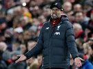 Trenér fotbalist Liverpoolu Jürgen Klopp bhem mstského derby proti Evertonu.