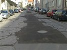 Fotky ohyzdných chodník a silnic ve Znojm posílají lidé teba na facebookovou...