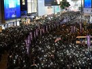 Organizátoi demonstrace v Hongkongu tvrdí, e pilákali do ulic kolem 800 000...