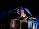 Požár chaty v Liberci stál život staršího muže.