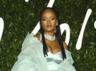 Rihanna na British Fashion Awards (Londýn, 2. prosince 2019)