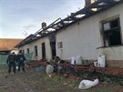 Po nočním požáru rodinného domu v Sovoluskách na Přeloučsku byla nalezena torza...