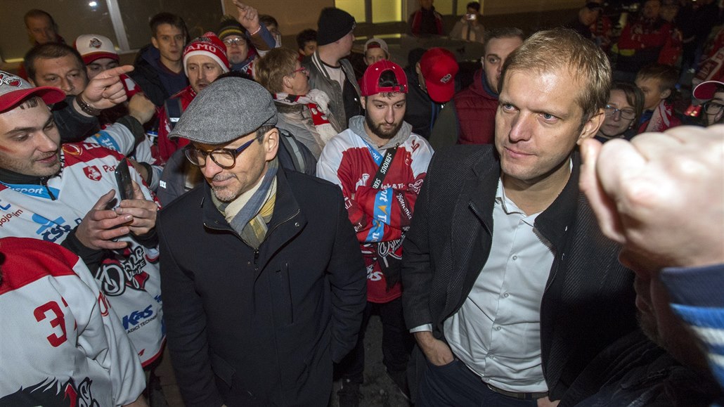 Po páte�ním utkání¨hokejist� Pardubic s Plzní si fanou�ci po�kali na vedení...
