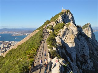 Na vrcholu Skály: pohled z tzv. Douglasovy stezky (Douglas path) k severu....