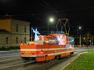 Rozsvícení vánoční tramvaje, retrobusu a tramvaje mazačky. Mikulášské odpoledne...