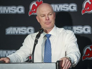 John Hynes koučoval New Jersey Devils od roku 2015. Další z řady bídných sezon...