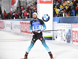 Biatlonista Martin Fourcade pivezl francouzskou tafetu na druhm mst.