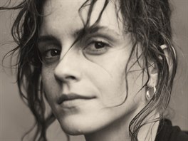 Ped Roversiho fotoaparát se vystavila i Emma Watsonová.