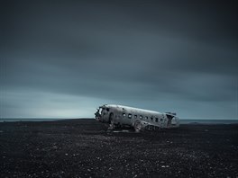 Vrak letadla DC-3 z roku 1973, které havarovalo na islandské pláži.