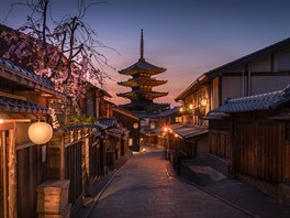Zenbuddhistický chrám v Kjótu. Od kariéry závodního jezdce odradil Mumforda...