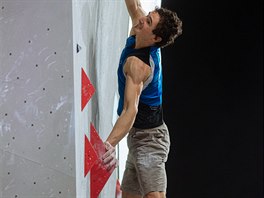 Adam Ondra během olympijské kvalifikace v Toulouse