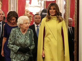 Na loskou recepci v Buckinghamském paláci oblékla americká první dáma lutou...