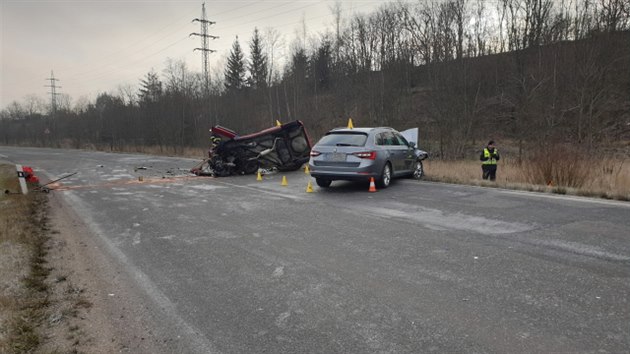 Pi dopravn nehod na Sokolovsku zemela idika kody Fabie. (5. prosince 2019)